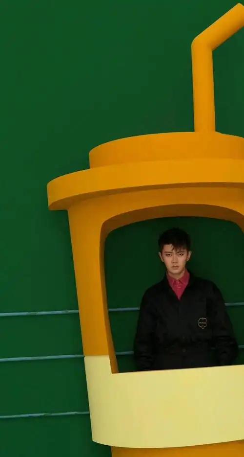 《时尚芭莎》情人节特辑———任嘉伦:甜美如我