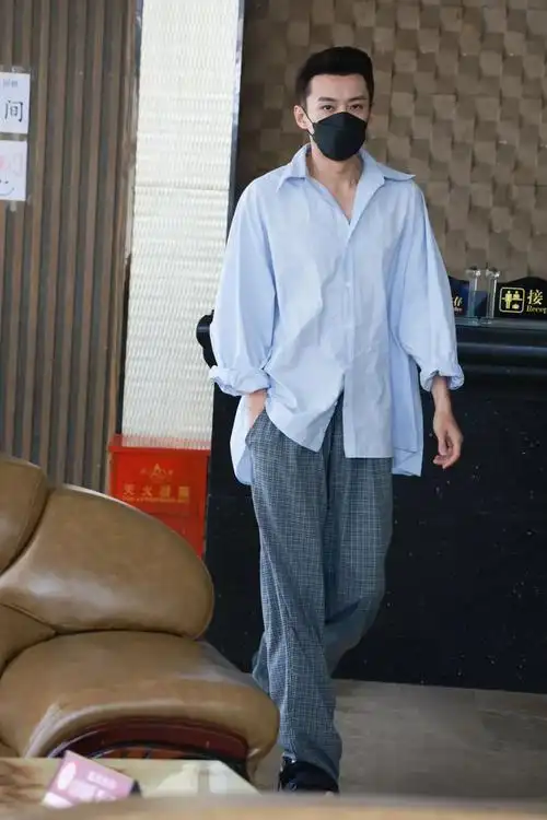 男星街拍权志龙结束看秀行程回国哈卷在新mv中起飞