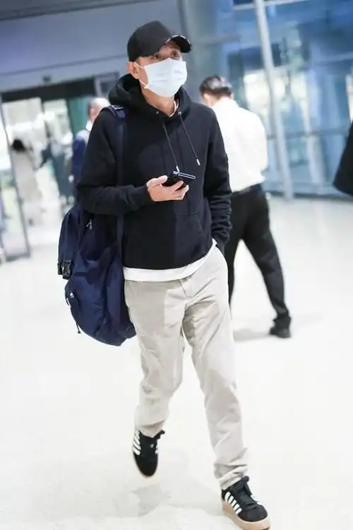 38岁文章终于复出胖太狠没了阳光感白衬衫穿出保安大叔既视感