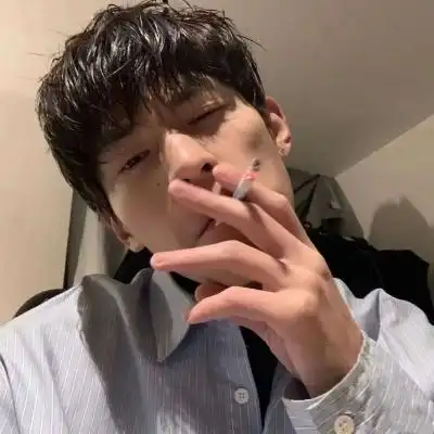 高清帅气的霸气高冷孤独男头抽烟图片