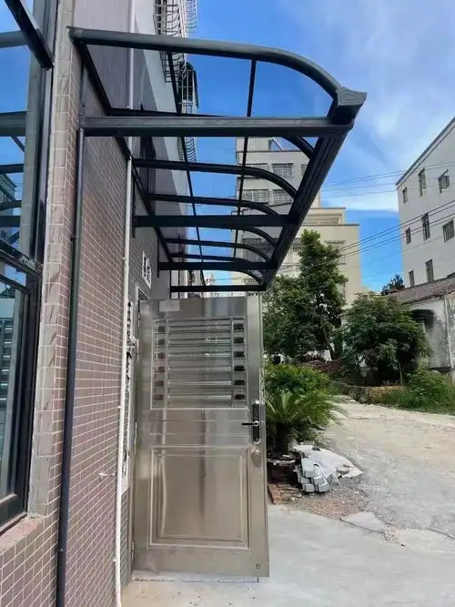 铝合金雨棚安装完成现场实例返图来咯