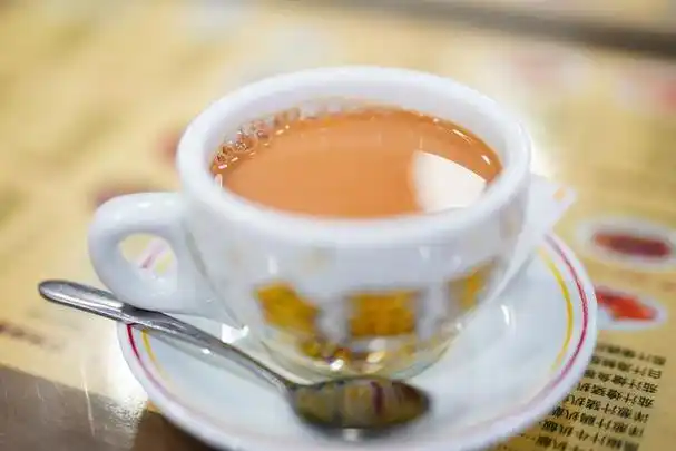 港式奶茶是香港特有的一种饮品,是茶水和牛奶调制而成的.