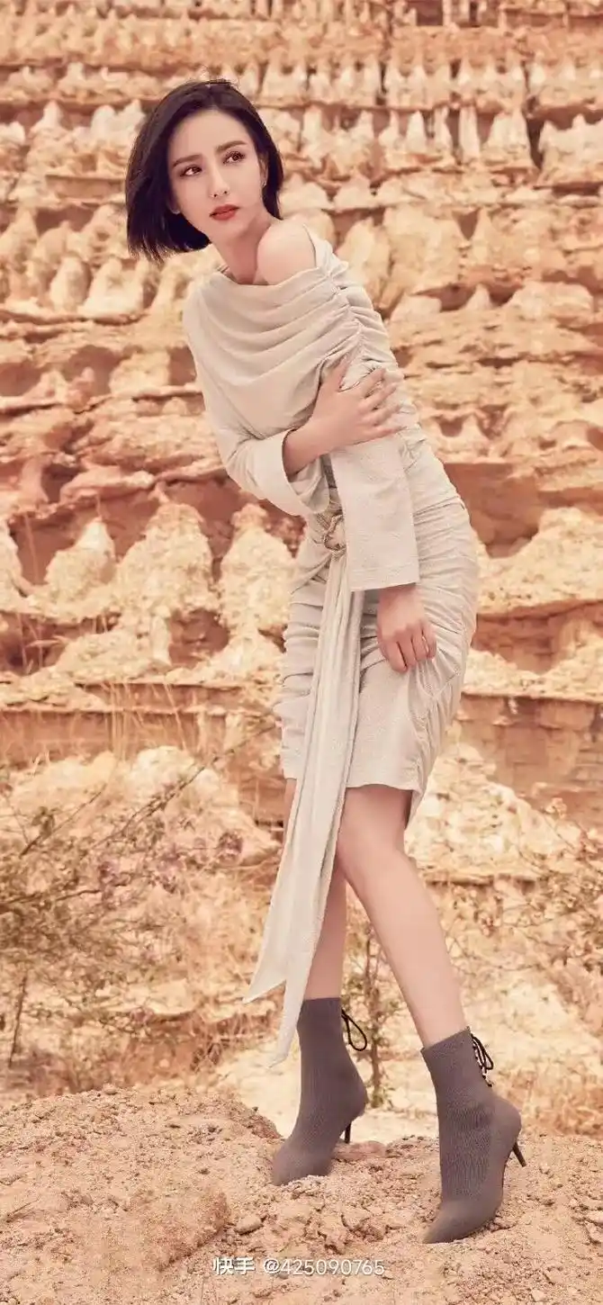 佟丽娅的美骨子里是气质美,有蜜桃刚好成熟,少一分就青涩的感觉 - 抖