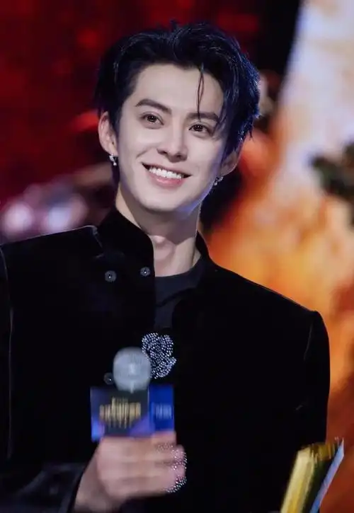 内娱最具商业价值男明星top10:王一博第7,成毅第2,李现第5|肖战