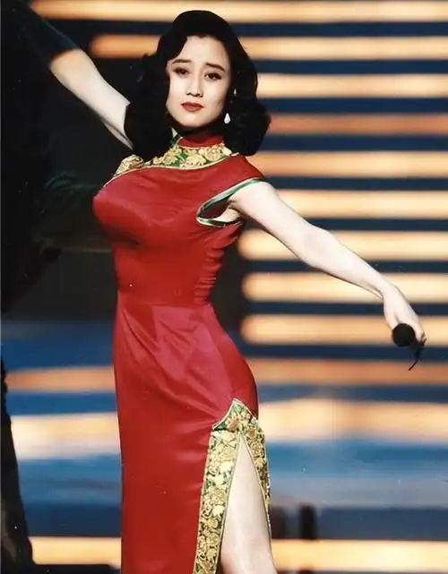 只有张国荣跑来安慰内心受伤的利智,1989年,李连杰因拍摄《龙在天涯》