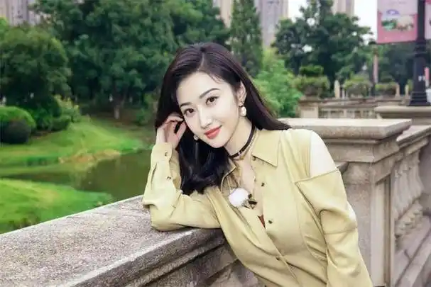 直到看到景甜现状,我才明白,这才是她5年前敢甩了张继科的底气