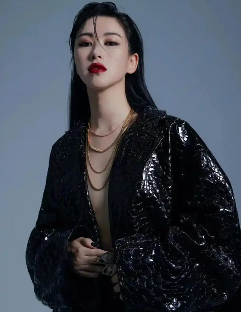 朱珠:人间尤物,性感妩媚,韵味十足的最美面孔,不一样的人生  她,全球