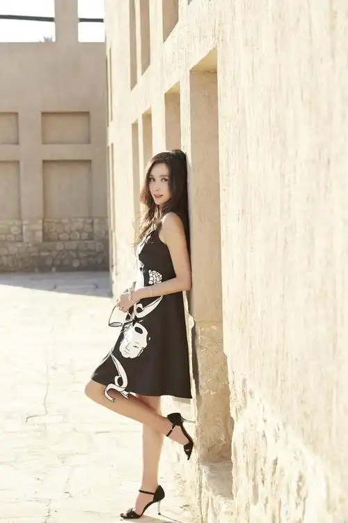 杨恭如绝美大片曝光 "恭主"的迪拜度假之旅