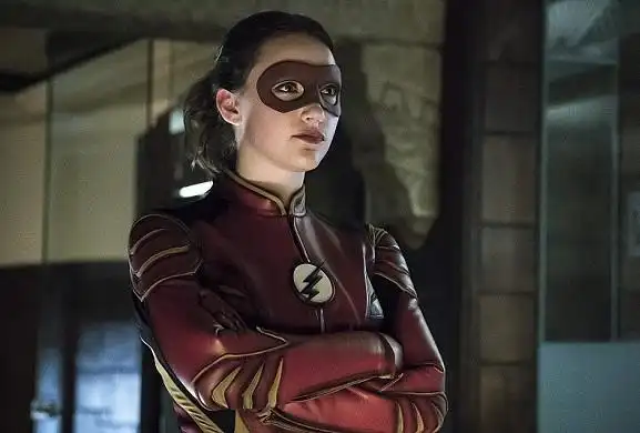 《闪电侠》新剧照上线 「杰西快克」造型亮相