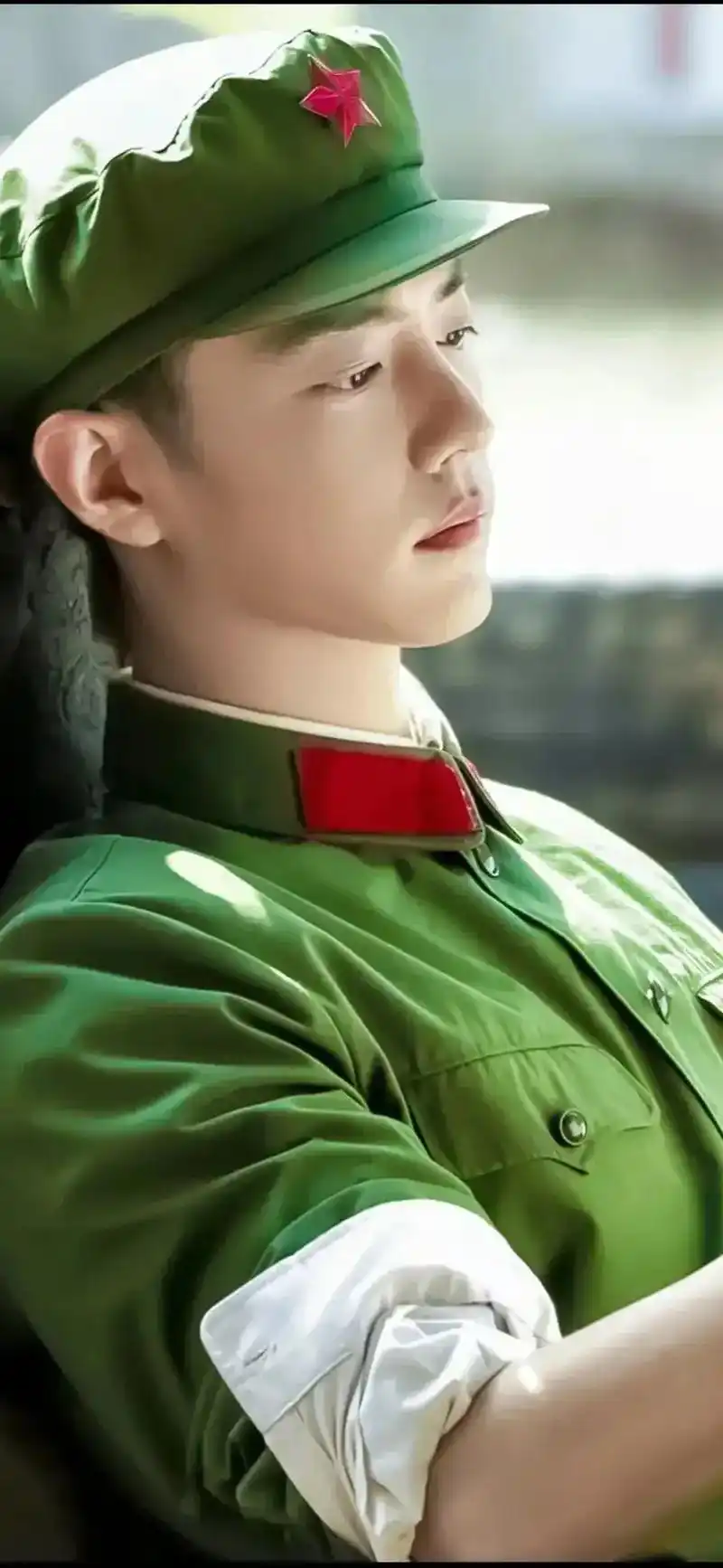 英姿飒爽 #保家卫国 #肖战 #最美军装 人间繁华烟火过多 - 抖音