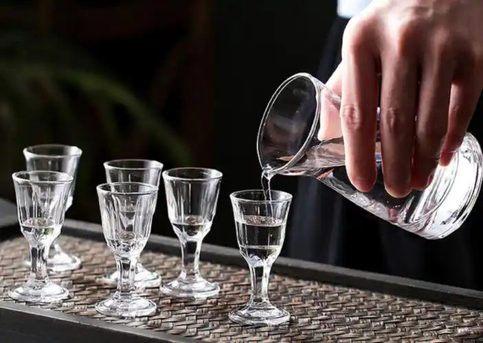 给卖白酒的祝福语(该你敬酒时,别干坐着当"哑巴",学会3句敬酒语,保你