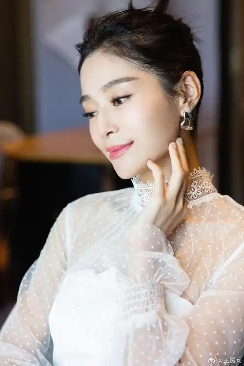 9 王媛可】blingbling闪闪惹人爱!这次眼妆选.