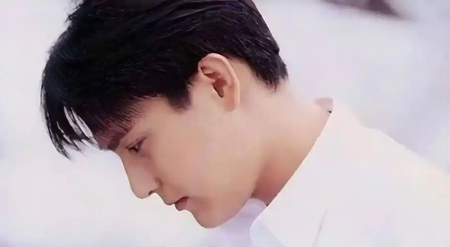 34年后再看张信哲:从"情歌王子"到过气歌手,他经历了什么?