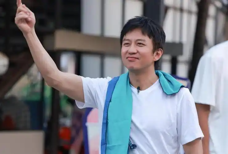 邓超这一巴掌打出了节目效果,但也打翻了自己的口碑