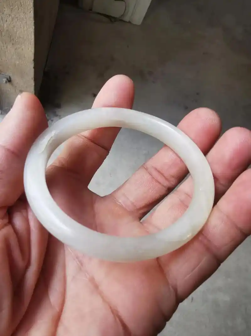 明代出土和田籽玉手镯,玉质十分温润,细腻,亮丽,洁白