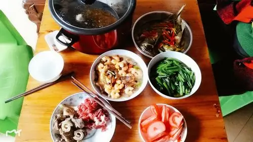 两个人的年夜饭简单美好