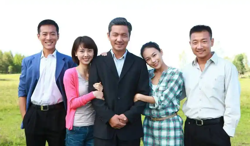 演员邢佳栋的"沉没",是娱乐圈的悲哀和损失_母亲_表演_中戏