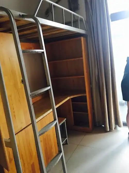 2017年宿迁市马陵中学进行严厉刻苦的军训训练,让每一位同学磨练自己