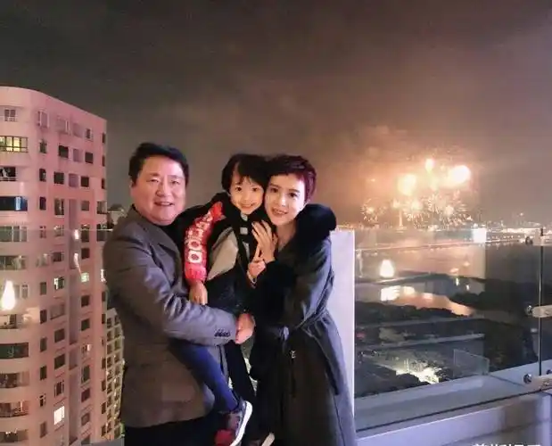 老公:靠岳父发家却抛妻弃子,身价百亿不管前妻儿女_臧黎璐_于冬_公司