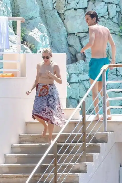 达妹"蜘蛛夫人"路透曝光,脸脸30岁生日和霉霉约饭_娱乐_男士在线