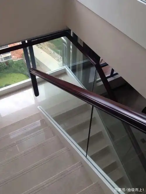 有一种楼梯护栏叫做《玻璃制品》