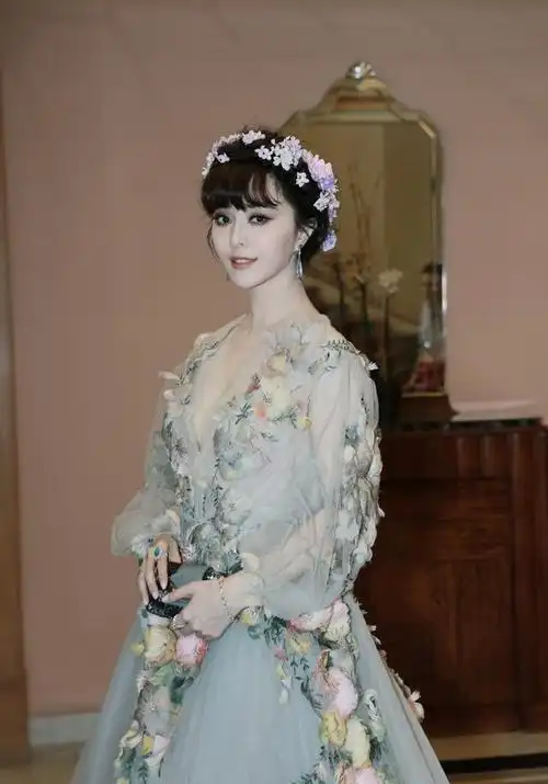 没有人告诉范冰冰她的短发造型真的不好看吗?一下老了好几岁