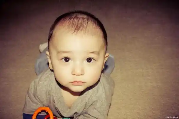 一岁宝宝剪什么发型好看男