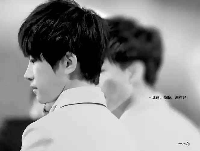 易烊千玺 侧脸美如画