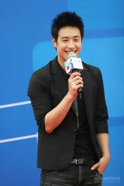 图文周杰伦she潘玮柏迎奥运潘玮柏亮相