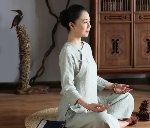 禅修就是如实地观照当下生起的任何身心现象,包括身体的疼痛和