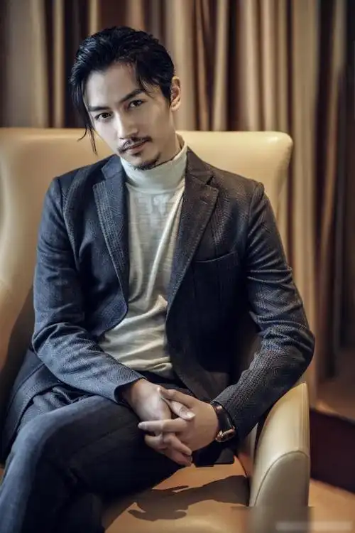 陈伟霆性感肖战沧桑胡歌帅气男星留胡子造型谁有型