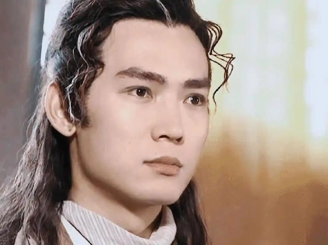 我一开始以为焦恩俊是韩国人… 大家都说他非常非常帅… 我去搜了照片