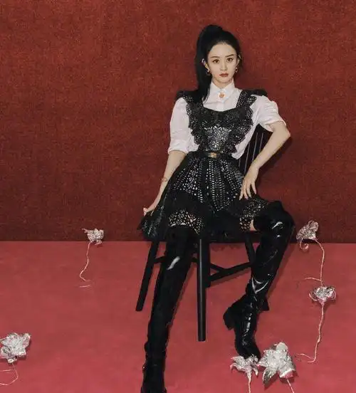 赵丽颖化身"暗夜小魔女",双马尾发型古灵精怪,俏皮又不失甜酷|双马尾