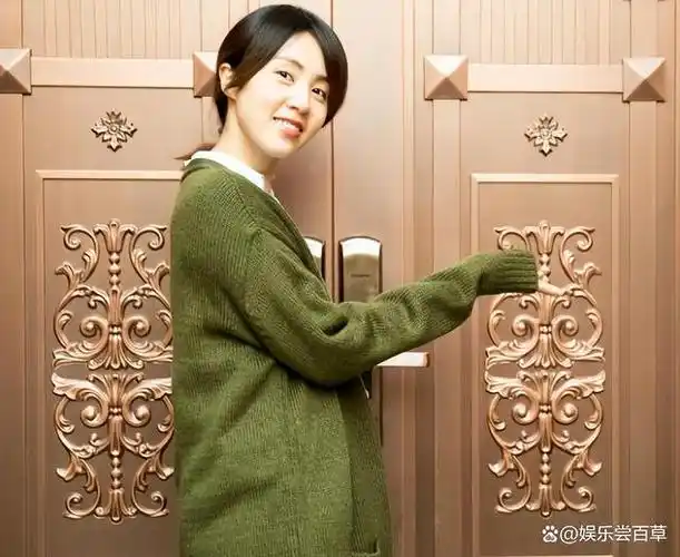 演员孙莉:嫁大6岁黄磊,婚后连生三胎,现在一家五口其乐融融