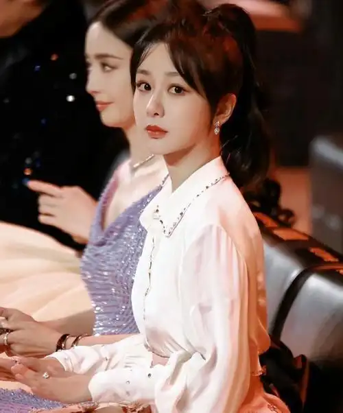 大嘴,驴脸,平胸,长相普通却硬要演"绝世美女",谁给的勇气?