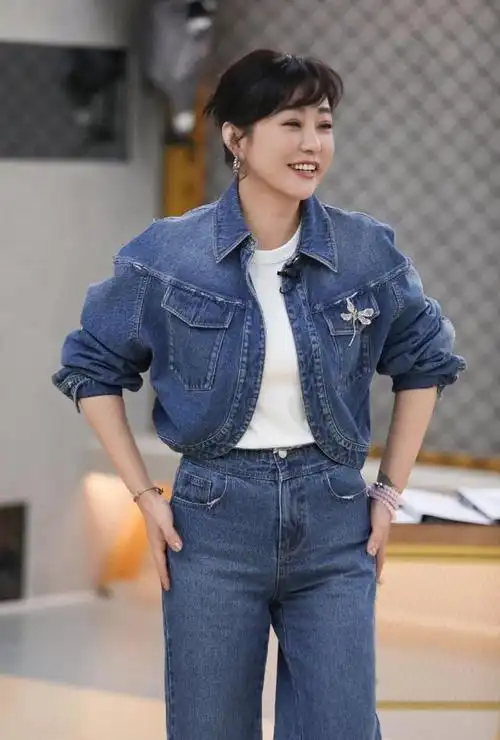 郝蕾108斤体重示范极简穿搭:牛仔外套阔腿裤高级又时髦!