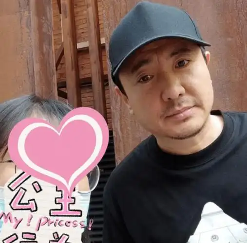 沈腾现身开心麻花剧场被偶遇素颜状态好瘦了不少