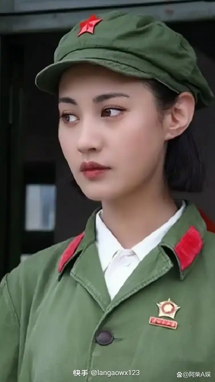 看穿军装的女明星有多美