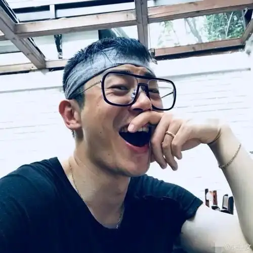 朱亚文老婆怀二胎锦上添花,晒自拍