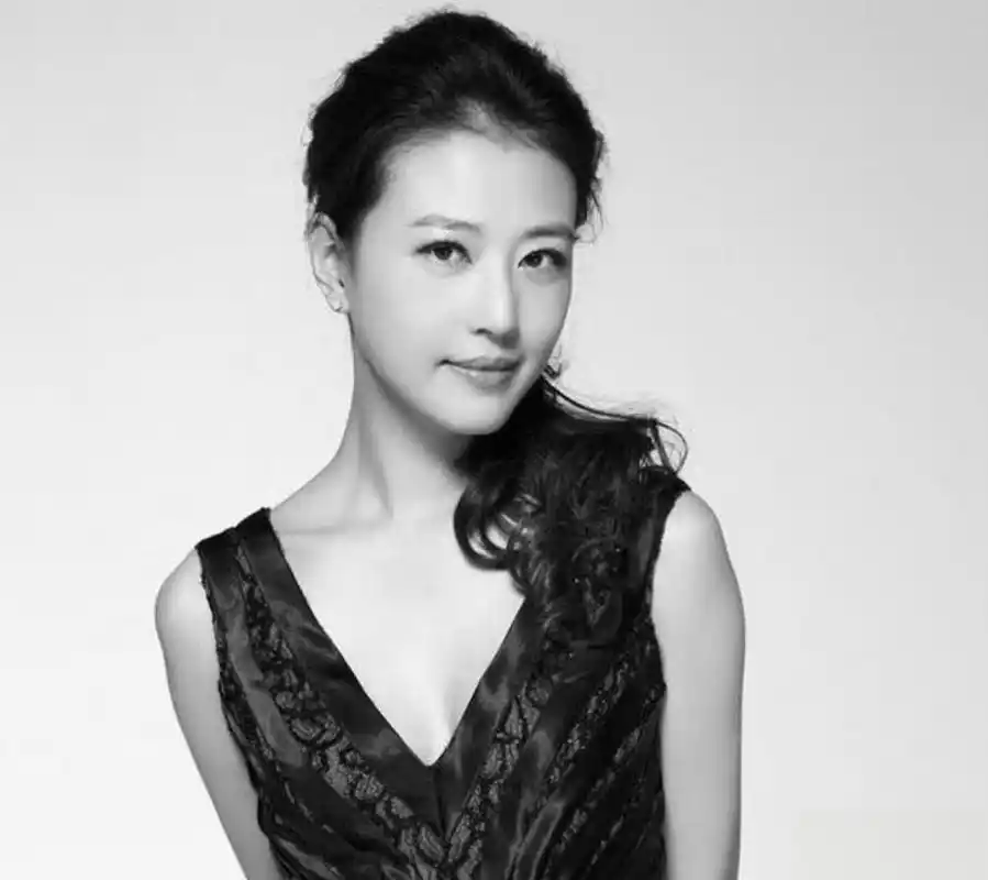 周海媚:神秘红斑狼疮患者的传奇人生 周海媚,中国香港女演员,出色的