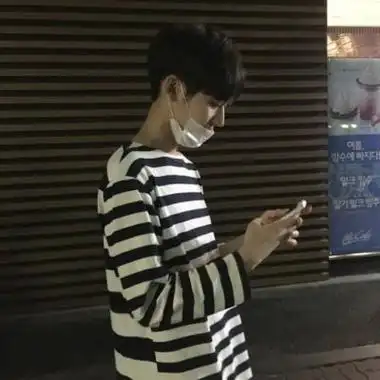 戴口罩的男生头像阳光帅气