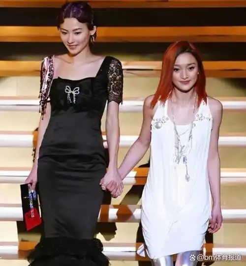 周迅又黑又瘦到底算不算美女看她和章子怡袁泉同框就知道