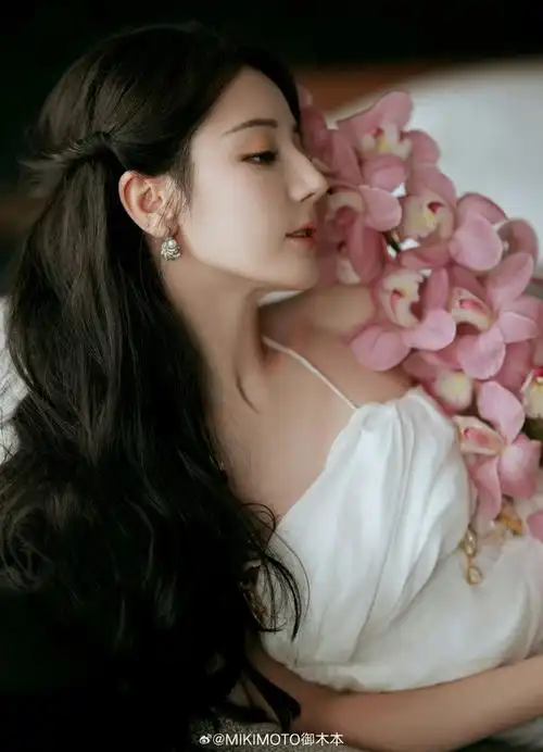 全球代言人迪丽热巴#@dear-迪丽热巴梦幻诠释mikimoto珍珠珠宝