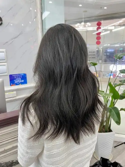 雾感茶色英德发型