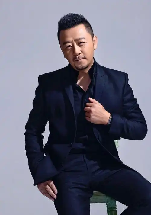 著名演员郭涛个人资料:儿时父母离异,娶比自己小15岁的娇妻,家庭幸福