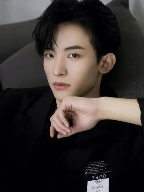 分享常华森日常妆发