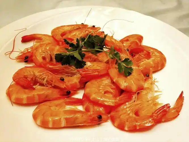 的大厨悉心烹制后,食客尽可尽情享受新派粤菜,精美杭帮菜和本土特色菜