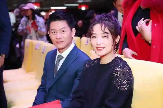 影视演员李健个人简介(演员李健与妻子的合影照) - 爱西号