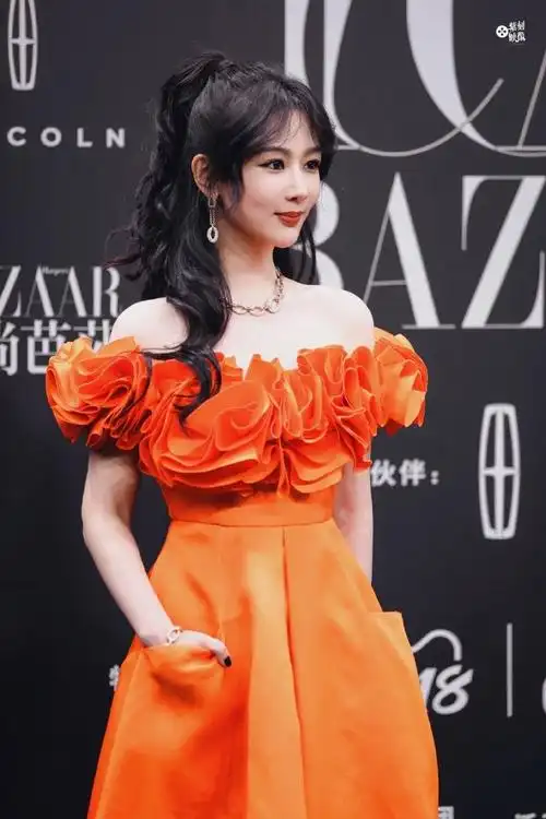 杨紫##时尚芭莎红毯##时尚芭莎内场