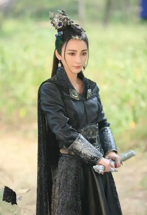 她身为公主, 却被迫沦为大臣家妓, 最后更是流落街头, 靠卖艺为生